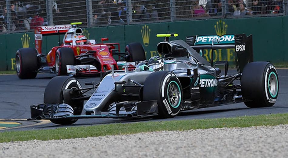 Red Bull vê Mercedes dando volta no pelotão