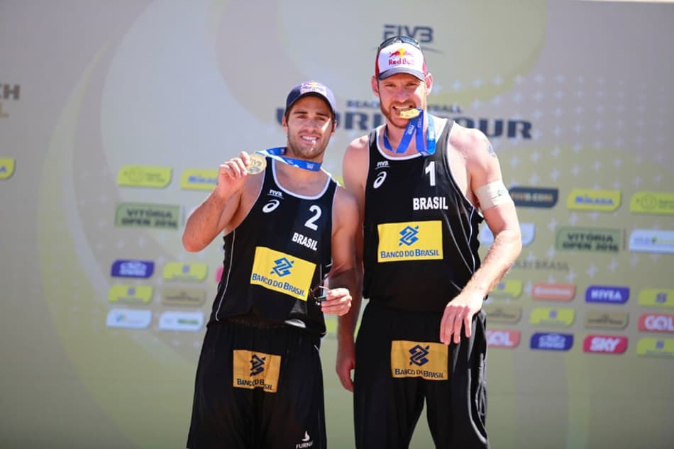 Título para Bruno Schmidt e Alison em local especial