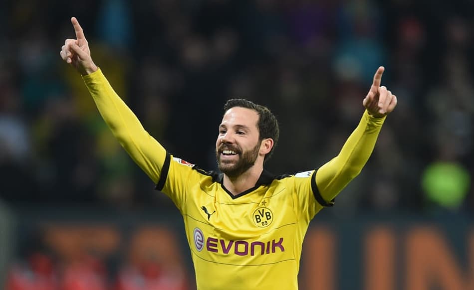 Fora de casa, Borussia Dortmund vence o Augsburg de virada