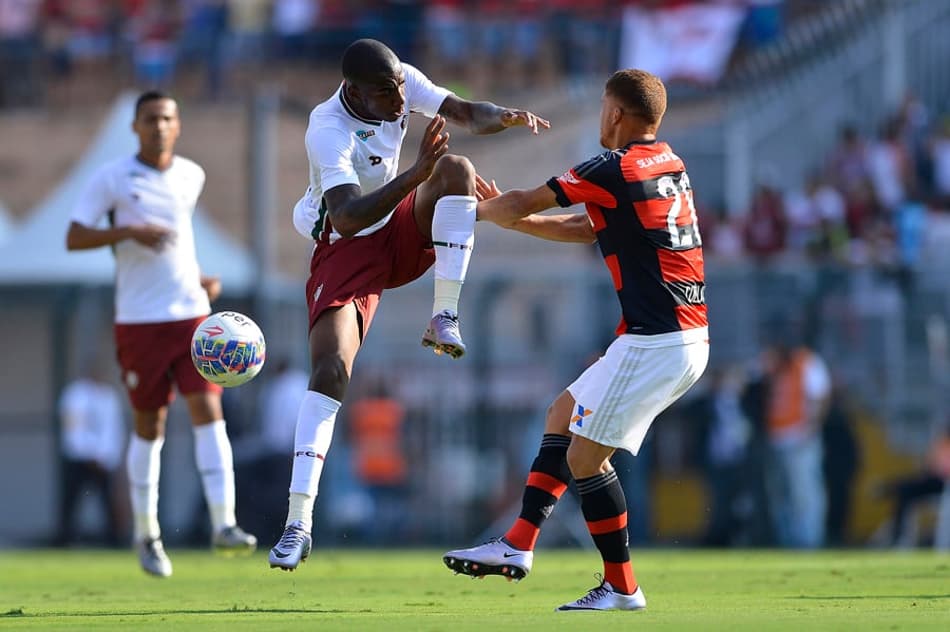 Com casa cheia, Flamengo e Fluminense empatam no Pacaembu