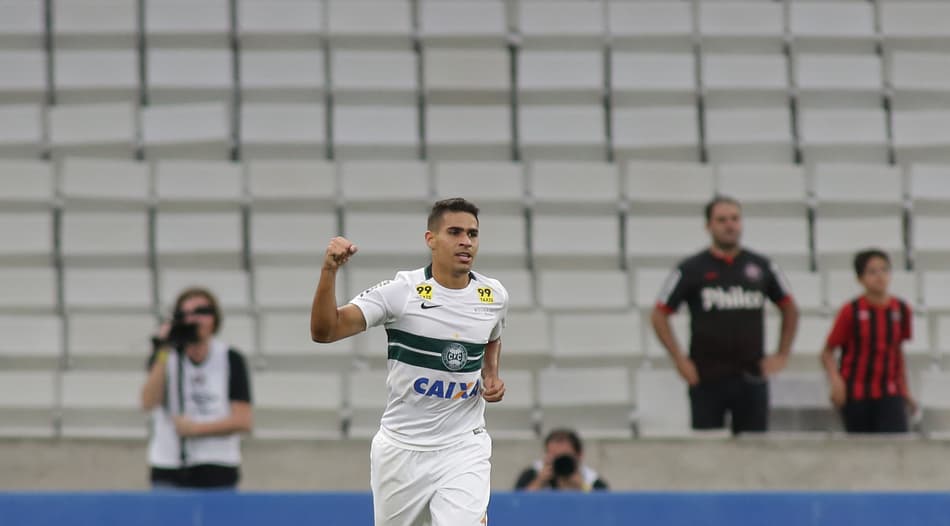 Oportunistas, reservas do Coritiba saem do banco e resolvem Atletiba