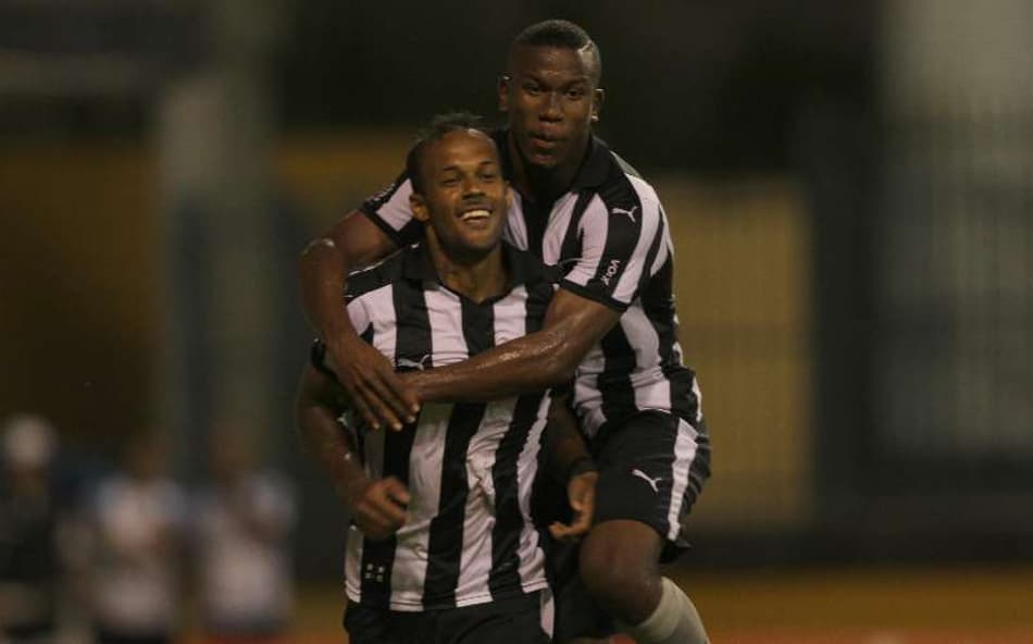Ricardo Gomes vê Botafogo subindo mais um degrau na temporada