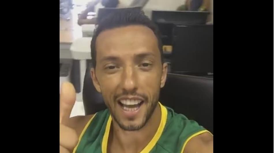 Para celebrar sucesso na rede, Nenê faz vídeo com perguntas a torcedores