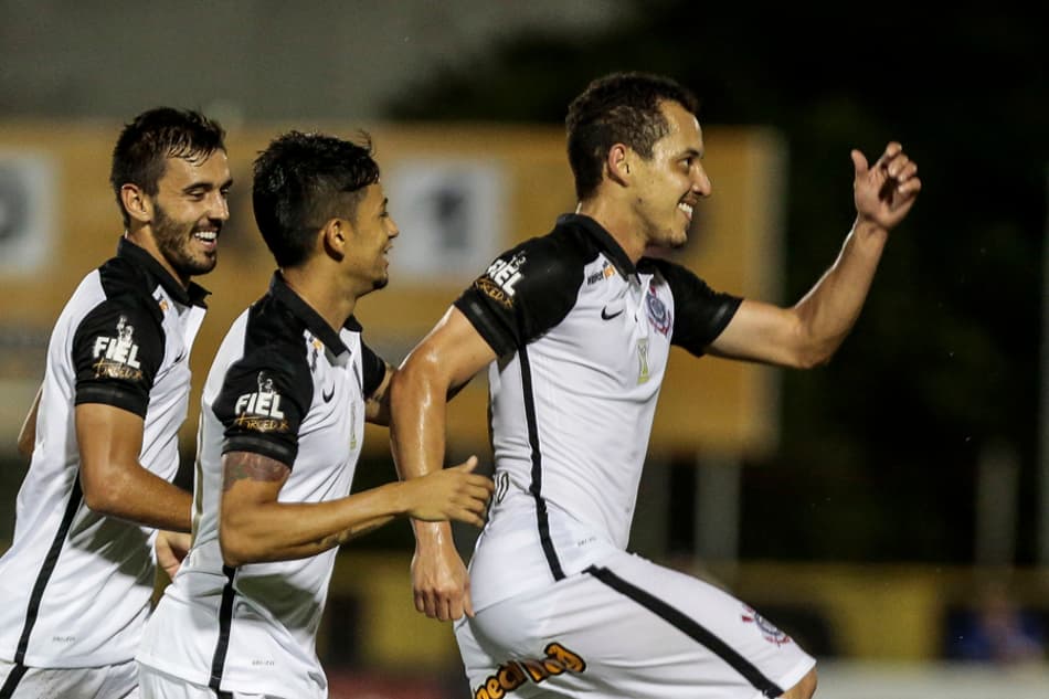 Timão vence depois de 'apagão' e se aproxima de vaga. Siga o pós-jogo!