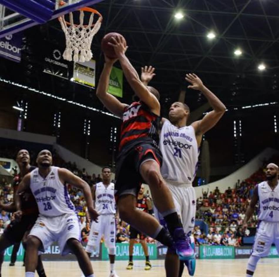 Pela semifinal da NBB, Flamengo faz 81 a 71 no Mogi e empata a série