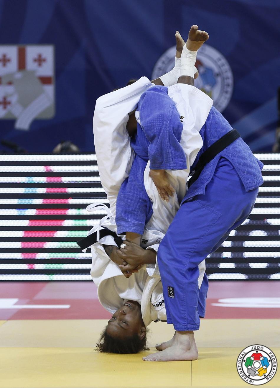 Rafaela Silva venceu na decisão com uma chave de braço voadora sobre sua rival (Foto: Divulgação)