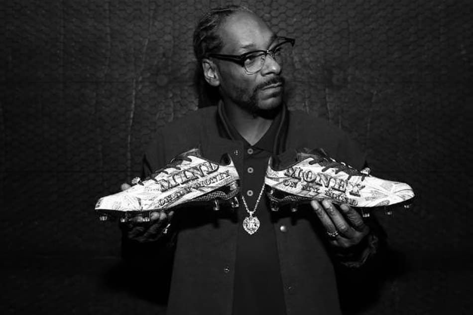 Adidas faz chuteira especial inspirada no rapper Snoop Dogg