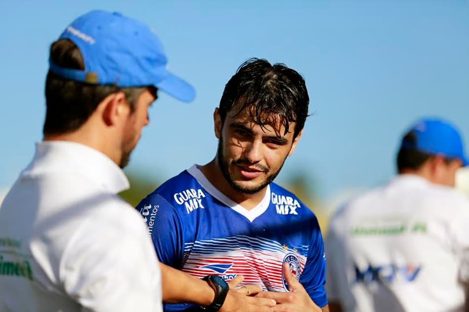 Lateral festeja atuação e conquista de vaga pelo Bahia na Copa do Brasil