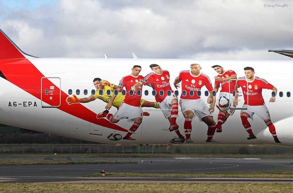 Futebol na Terrinha: Julio Cesar, Jonas e Luisão em avião personalizado do Benfica