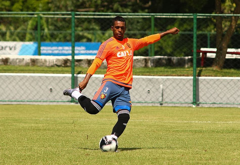 Luiz Antônio deixa derrota do Sport para trás: 'Temos que pensar na Copa do Nordeste'