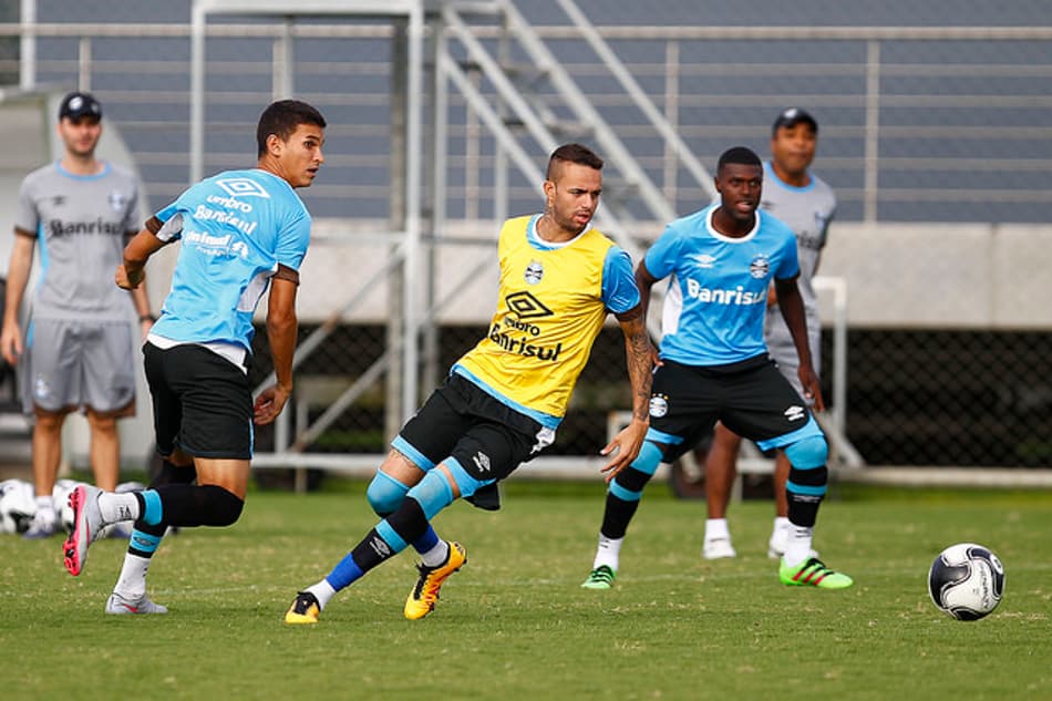 Entre reservas, Luan e Giuliano voltam a treinar no Grêmio