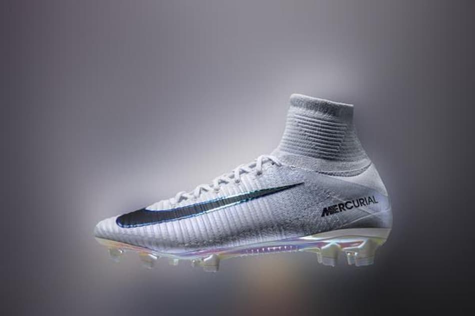 Encaixe perfeito! Nike lança chuteira que se ajusta ao pé do atleta