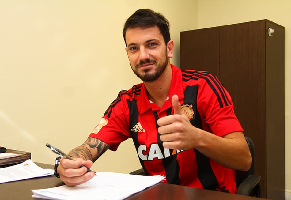 Mais um reforço! Sport assina com meia que estava no futebol gaúcho