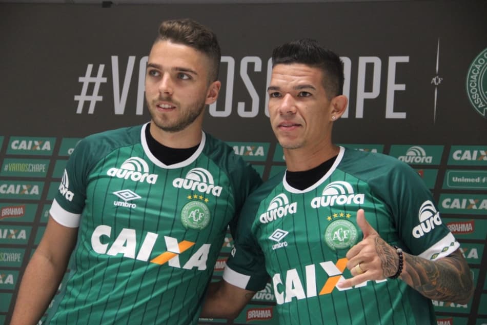 Pensando no restante da temporada, Chape anuncia novos reforços