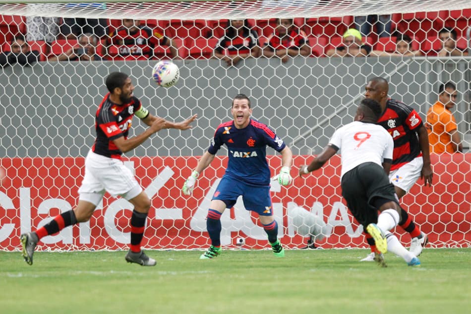 ‘Cabeça de técnico é igual a ‘kinder ovo’, uma caixinha de surpresa. Mas Wallace não pode ser titular’
