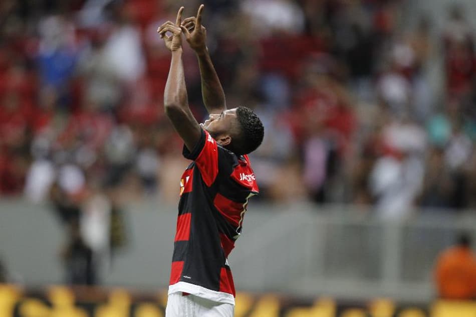 Cirino valoriza gol e minimiza marca em clássicos: ‘Nunca me atrapalhou’