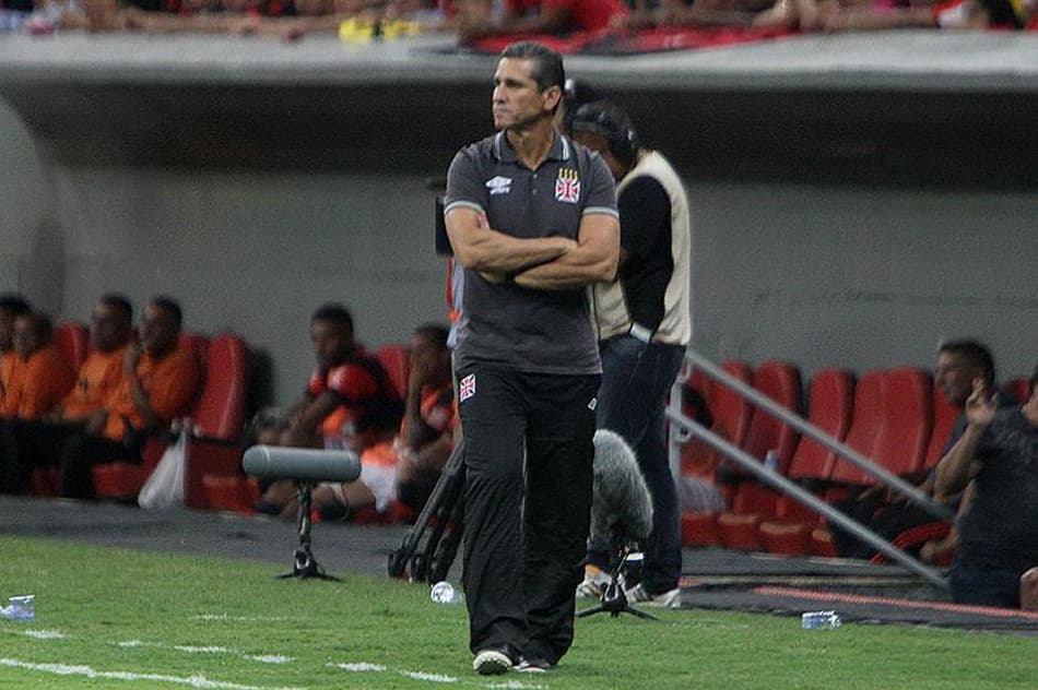 Tem estrela! Jorginho elogia Riascos após gol pelo Vasco em clássico
