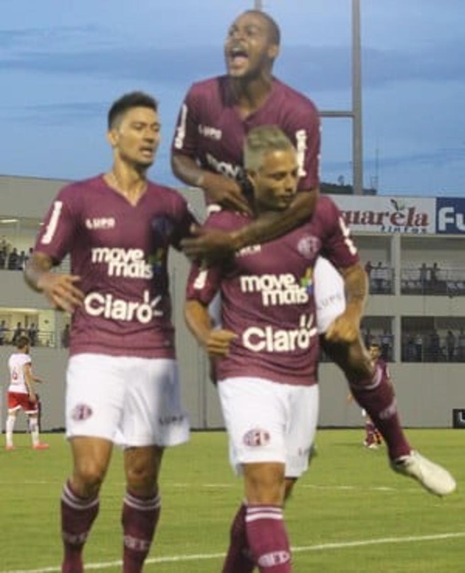 Sonhando com artilharia, Rafinha projeta duelo contra o Santos