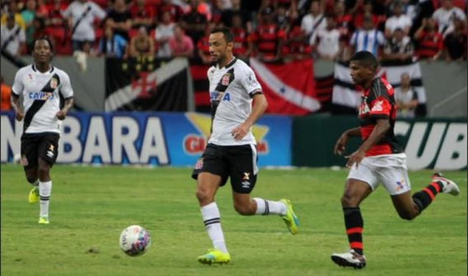 Após quatro pontos em dois clássicos, Nenê elogia postura do Vasco