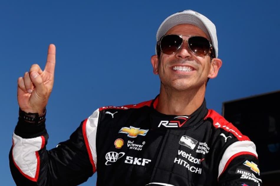 Hélio Castroneves garante a pole no retorno de Phoenix
