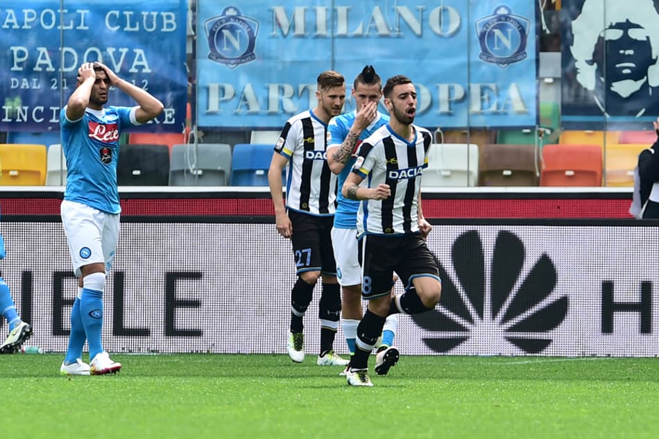 Napoli perde para Udinese e vê Juventus abrir na ponta do Italiano