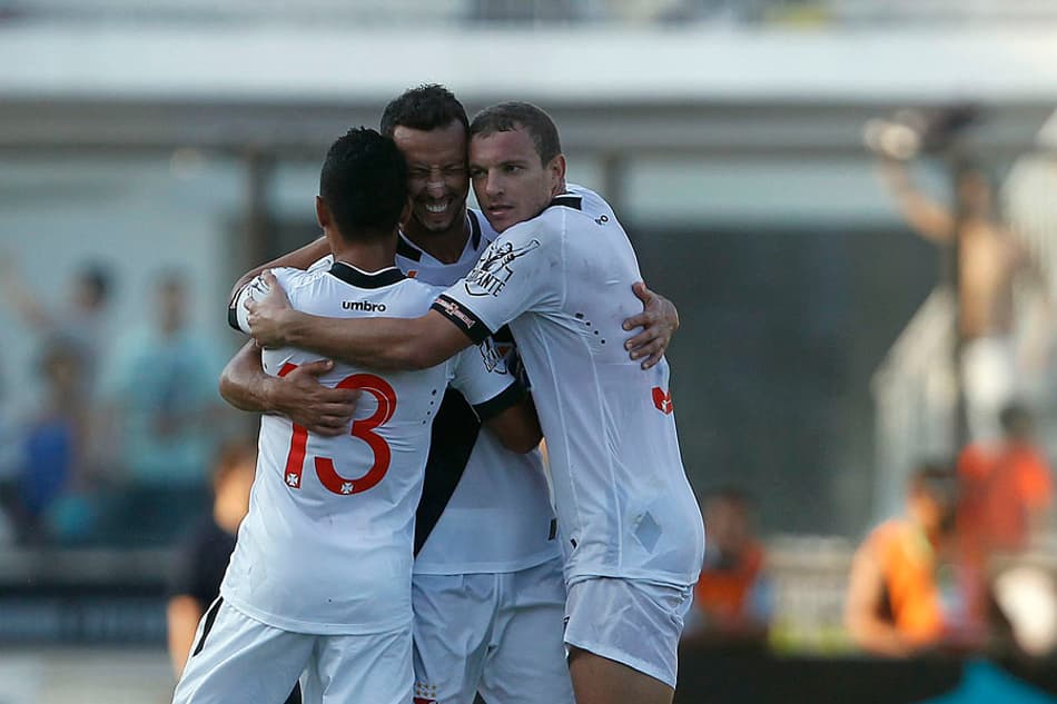Andrezinho ressalta que objetivo do Vasco é vantagem nas finais