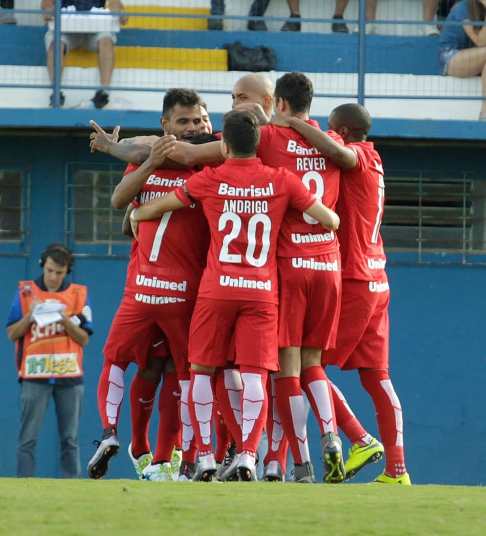 Internacional goleia, rebaixa o Glória e termina a primeira fase em terceiro