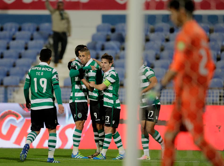 Sporting goleia o Belenenses e segue na cola do Benfica