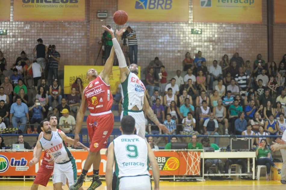 Jogando em casa, Brasília empata série contra Caxias em 1 a 1 no NBB