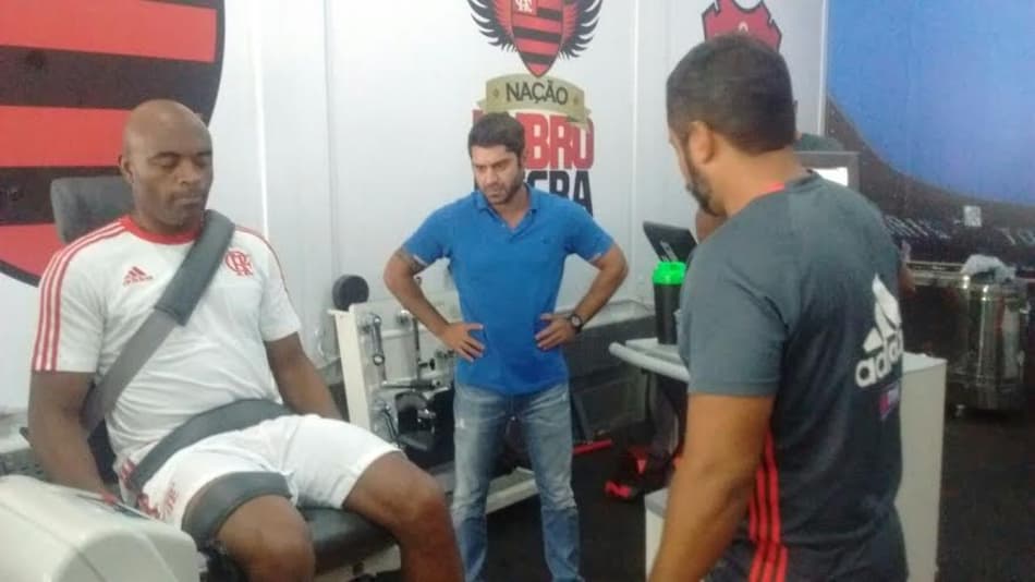Anderson Silva comemora treino no Flamengo e agradece ‘nova geração’