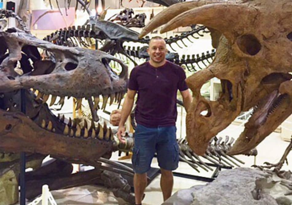 Georges St. Pierre apresentará programa sobre dinossauros