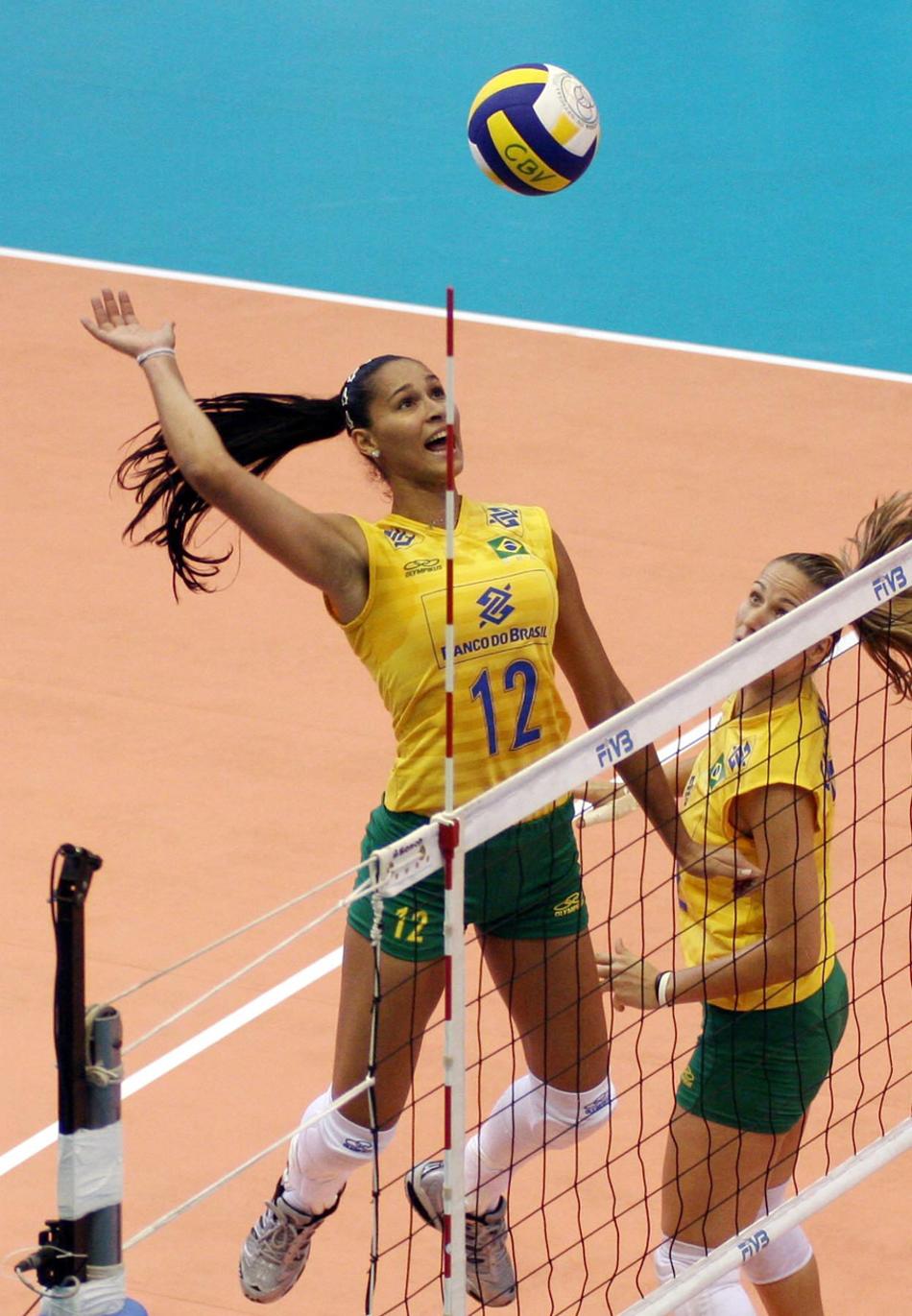 Seleções de vôlei do Brasil terão isotônico personalizado na Rio-2016
