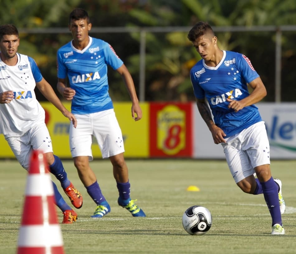Único reforço que ainda não atuou comemora estreia pelo Cruzeiro
