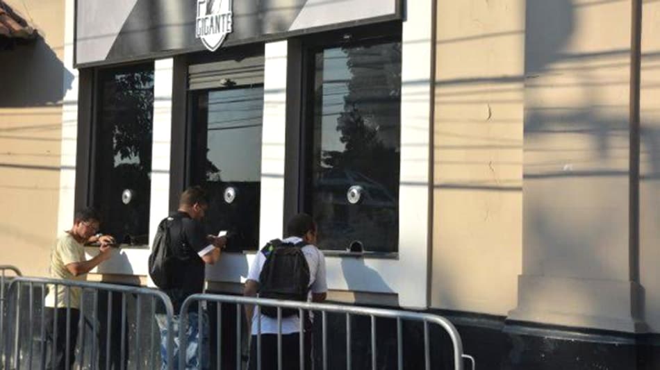 Vasco e as organizadas lançam projeto para torcida de baixa renda