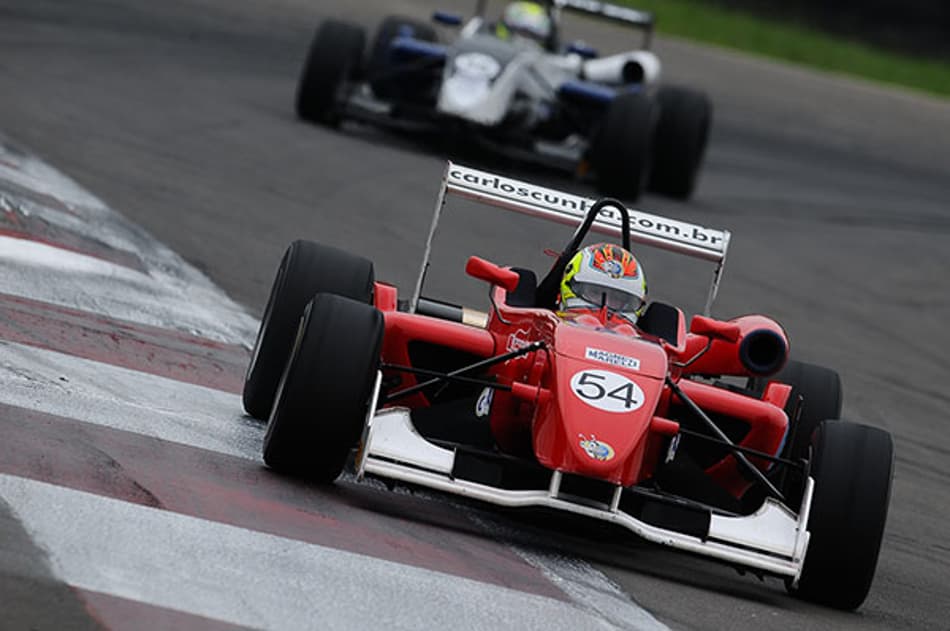 Carlos Cunha vence na abertura da temporada da F-3 Brasil