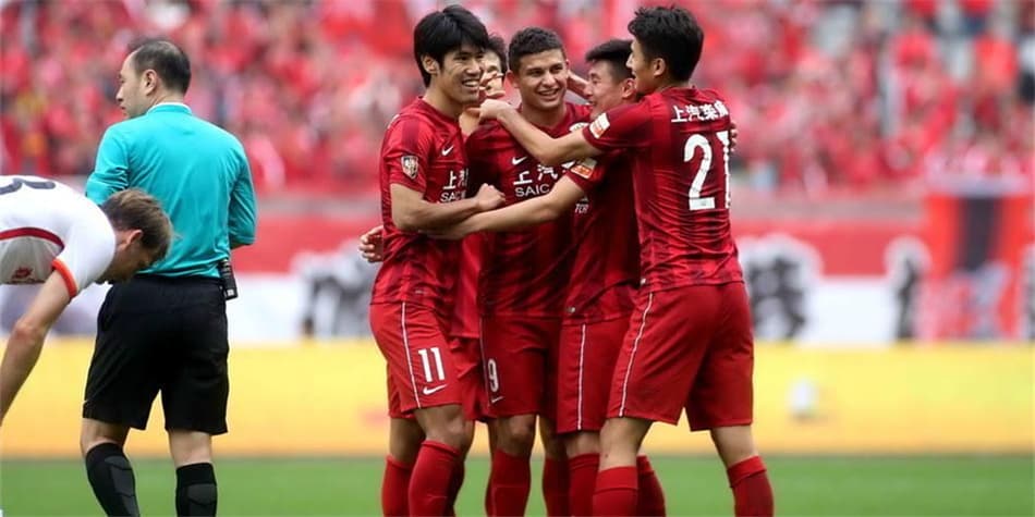 Elkeson marca, Shanghai goleia e conquista primeira vitória no Chinês