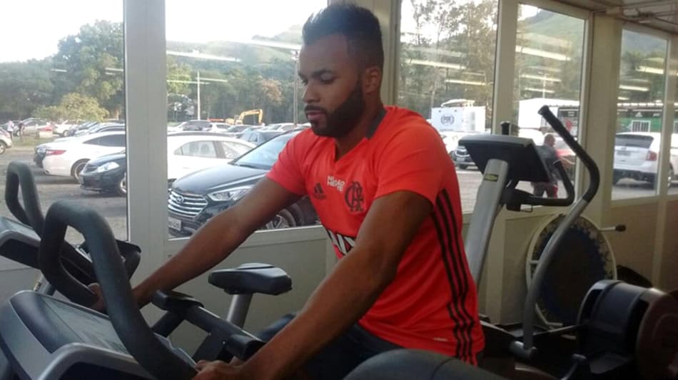 AO VIVO! Confira a apresentação de Fernandinho no Flamengo