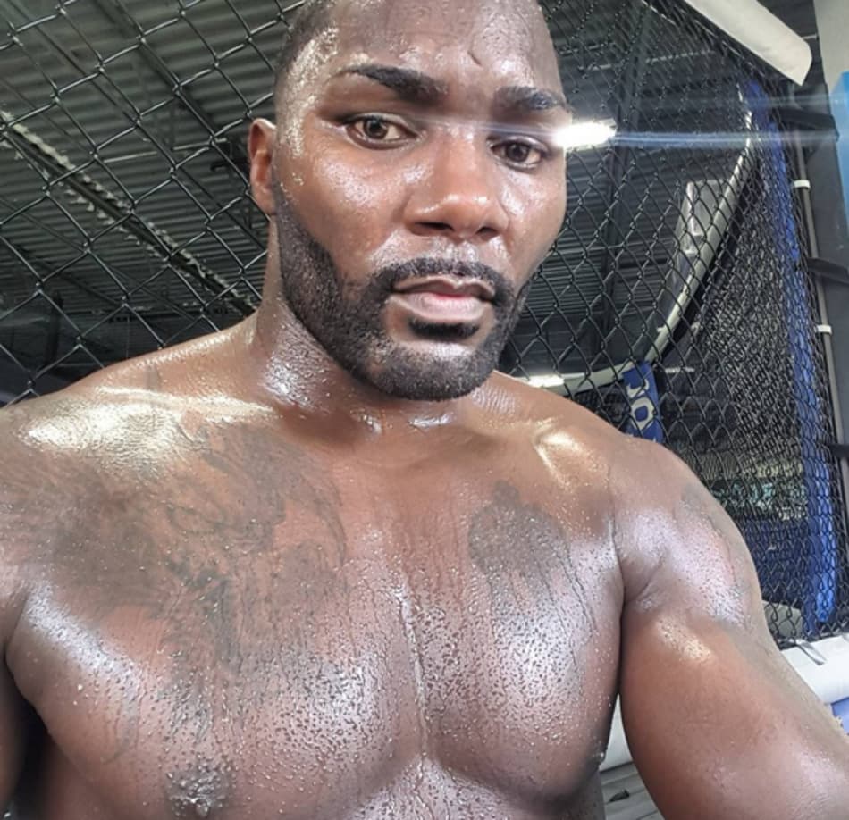 Anthony Johnson é lutador meio-pesado do UFC (FOTO: Reprodução)