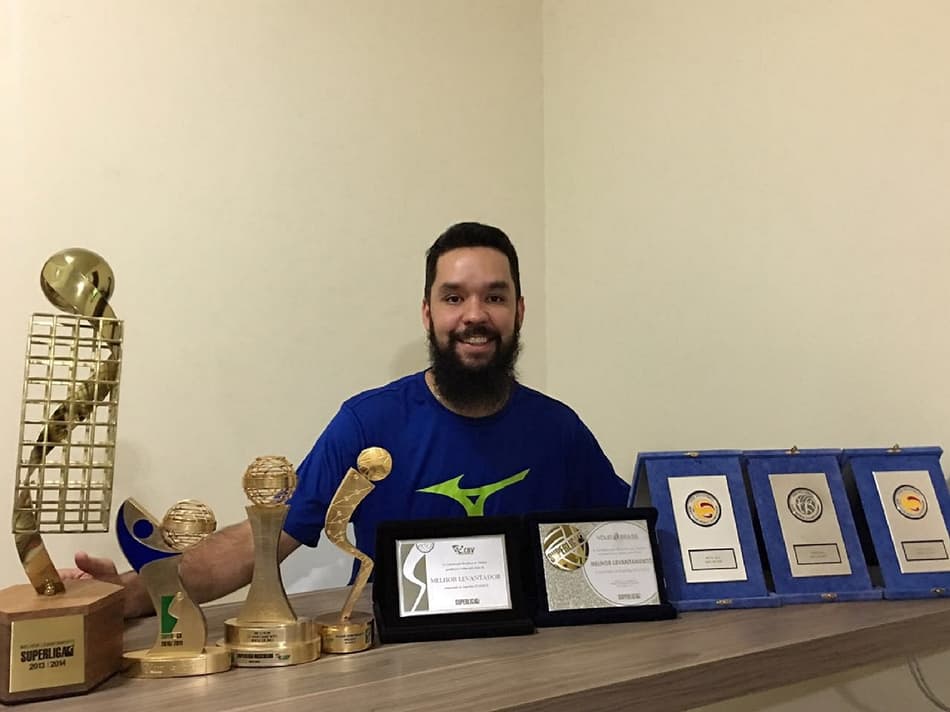 Levantador do Sada Cruzeiro comemora 50º título da carreira