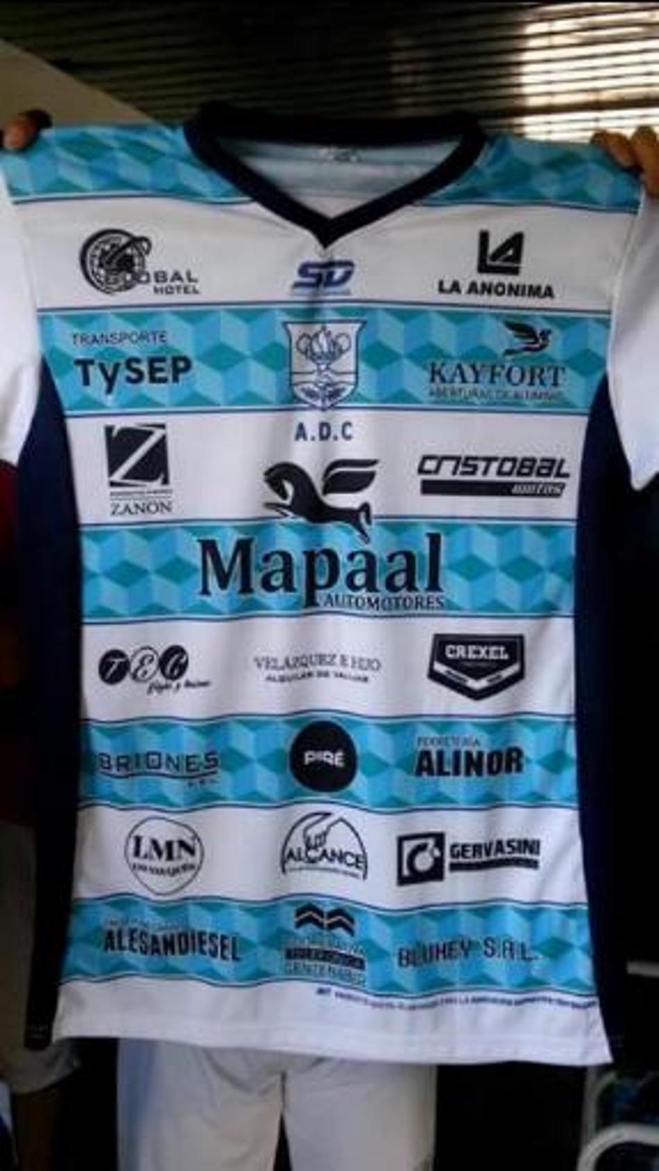 Eita! Conheça o clube argentino que tem 32 patrocínios em sua camisa