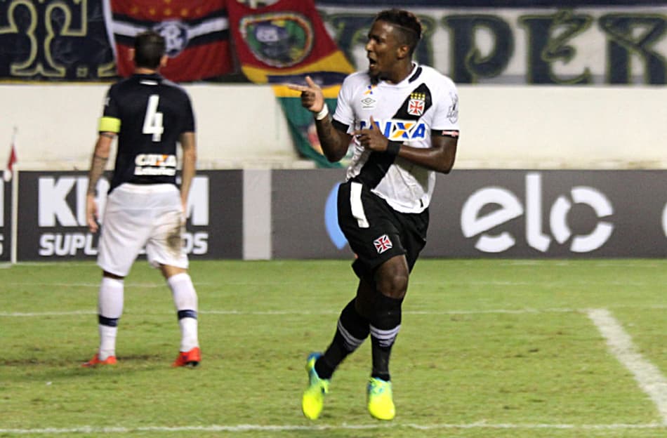 Autor do gol da vitória, Thalles elogia ‘rival’ Riascos e ‘garçom’ Henrique