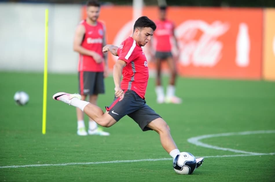 Inter treina finalizações e Argel Fucks não indica time para a semi