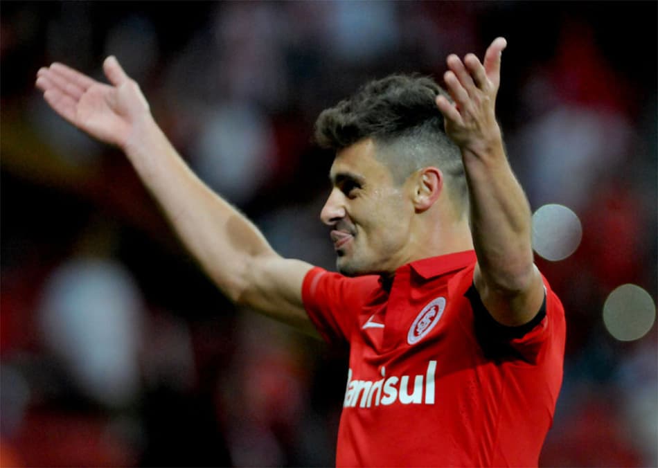 Acertado com o Botafogo, Alex tem bons números em 2016 apesar dos poucos minutos em campo