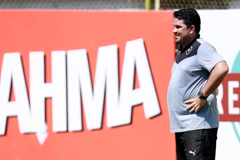Técnico e lateral do Sub-20 pedem Bota esquecendo vantagem na final