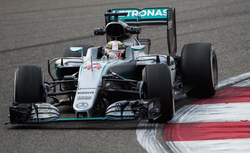 Hamilton acredita que a Mercedes está atrás da Ferrari