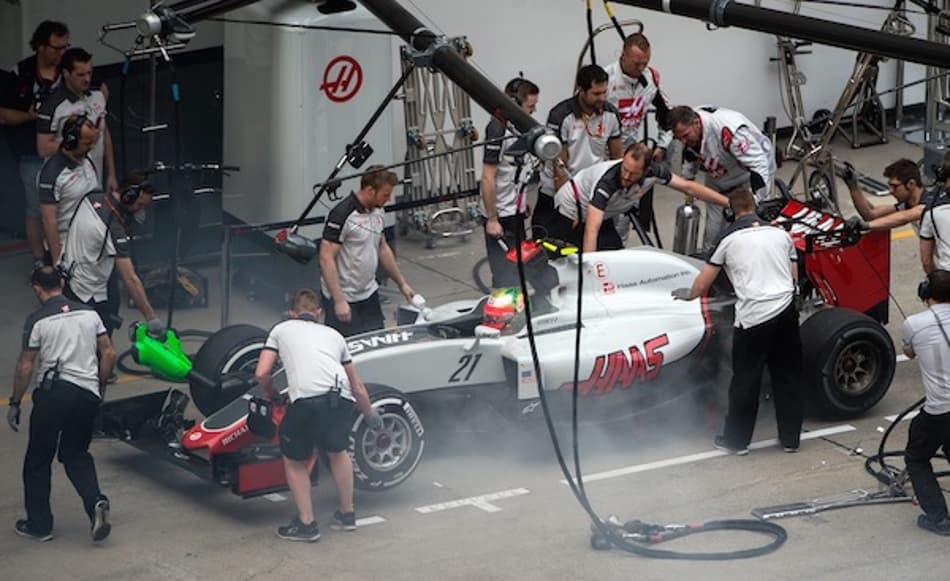 Fogo nos freios acentua dia difícil da Haas em Xangai