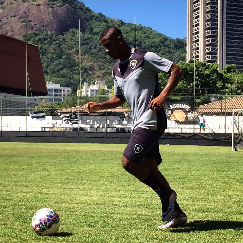 Ribamar treina, mas Neilton e Luis Henrique devem jogar no domingo