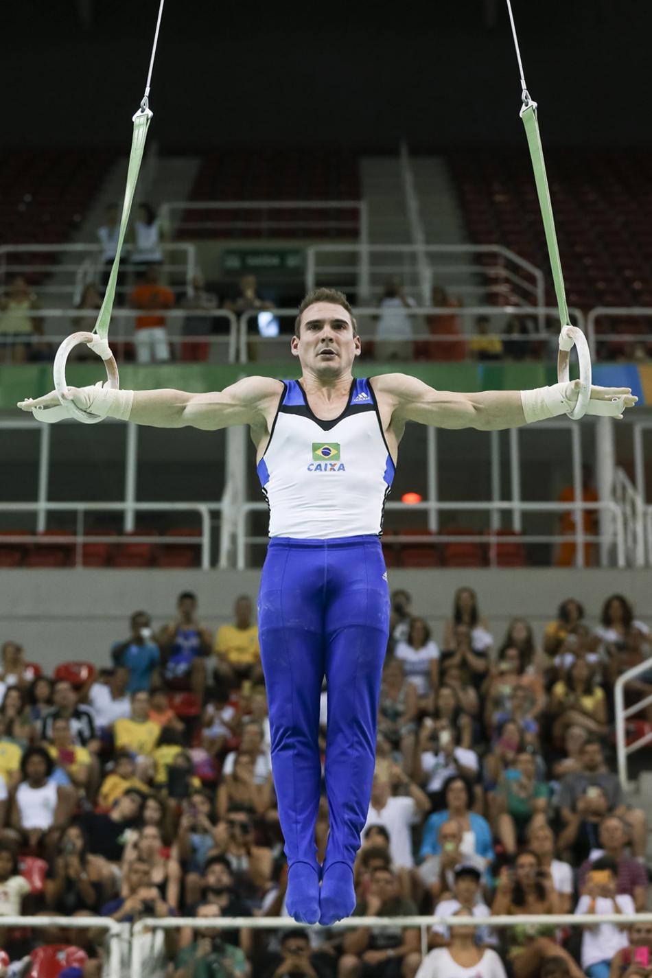 Aniversariante do dia, Arthur Zanetti comemora boa nota no evento-teste