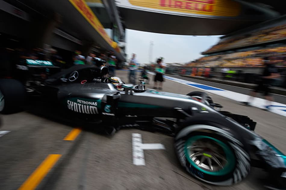 Mercedes decide trocar o motor de Lewis Hamilton