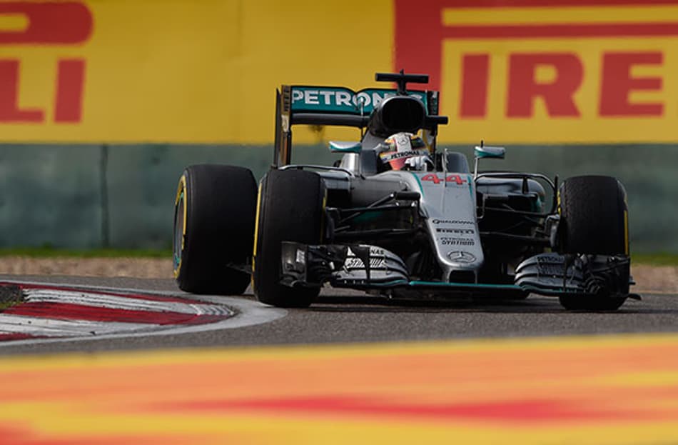 Hamilton revela desequilíbrio no carro depois de toque com Nasr